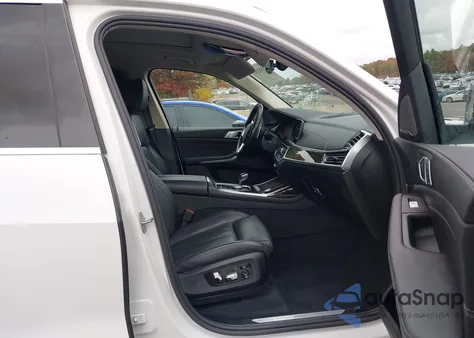 2020 BMW X7 xDrive40I z USA, uszkodzony, nr VIN 5UXCW2C00L9A00133